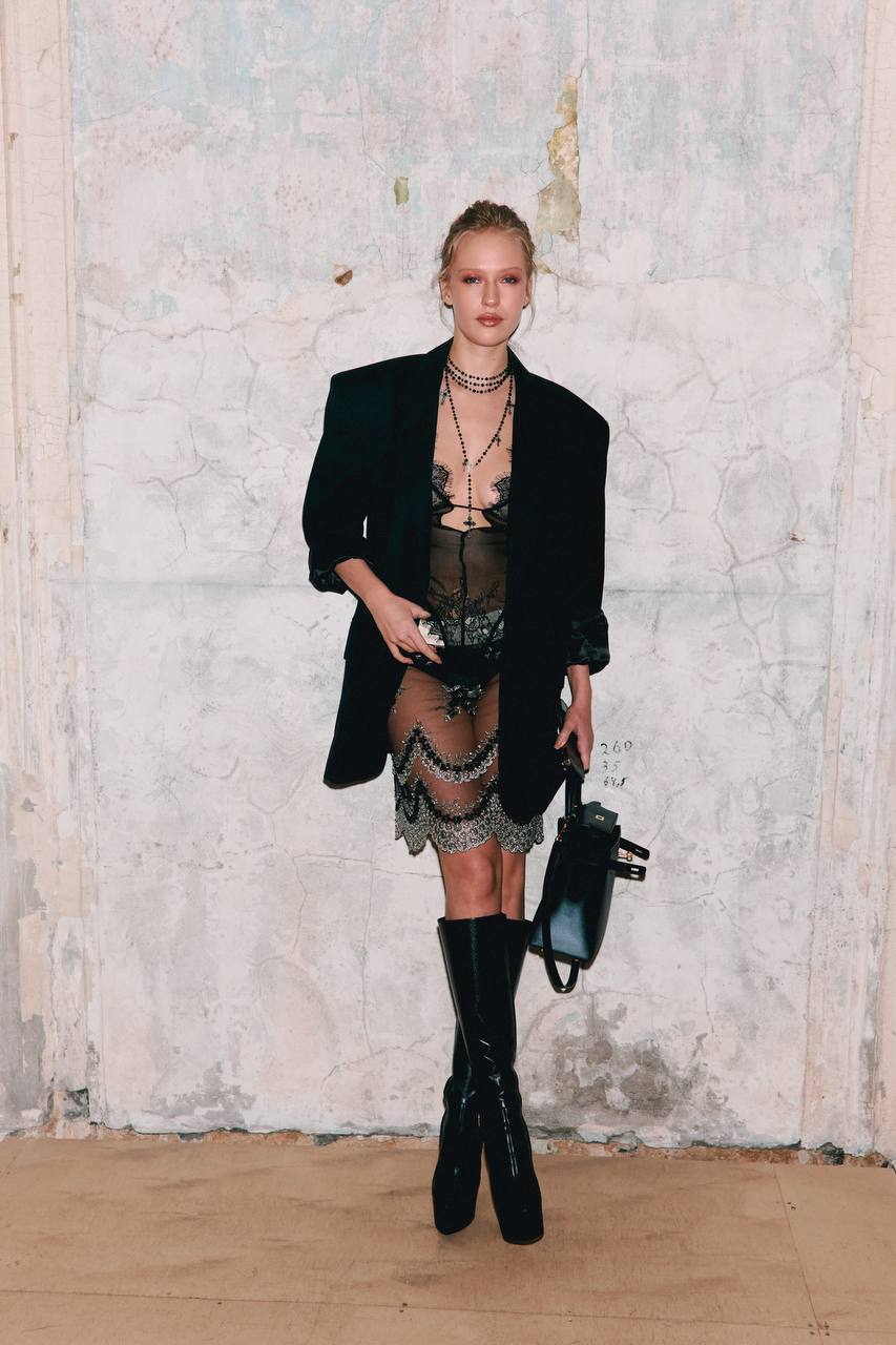 Елизавета Базыкина стала звездой показа, не выходя на подиум